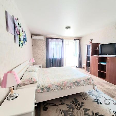 Apartmán 1 Комнатная На Позняках Kyjev Exteriér fotografie