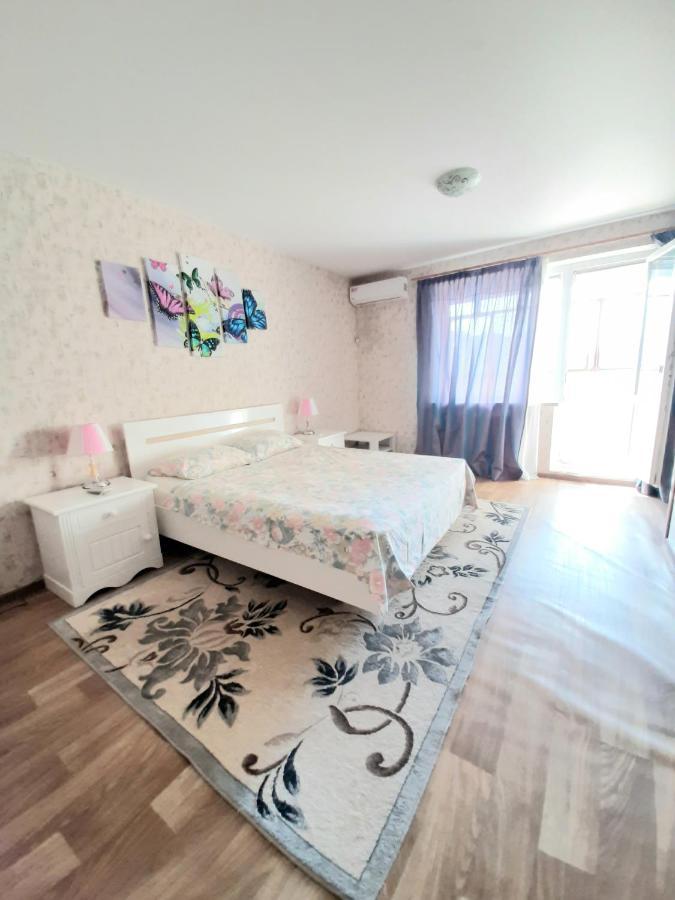 Apartmán 1 Комнатная На Позняках Kyjev Exteriér fotografie